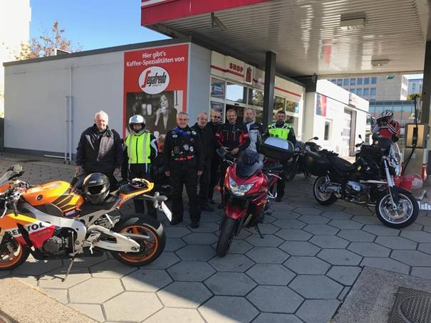 Ein Bild, das Rad, Landfahrzeug, Fahrzeug, draußen enthält.  Automatisch generierte Beschreibung